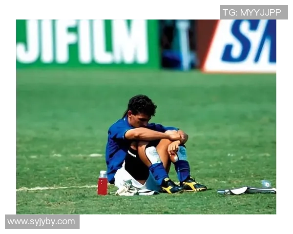 足球明星在赛场上的无奈瞬间揭示了运动背后的压力与挑战