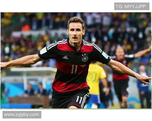 退役球员中的足球明星有哪些值得铭记的传奇人物与他们的辉煌成就